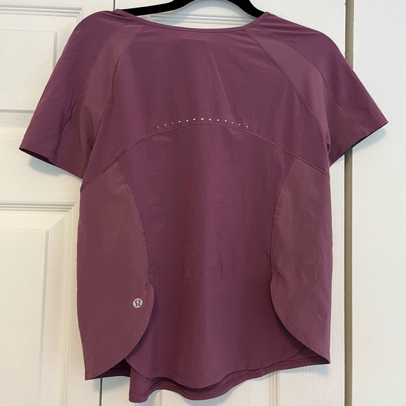 Lululemon short sleeve t-shirt - Picture 3 of 5